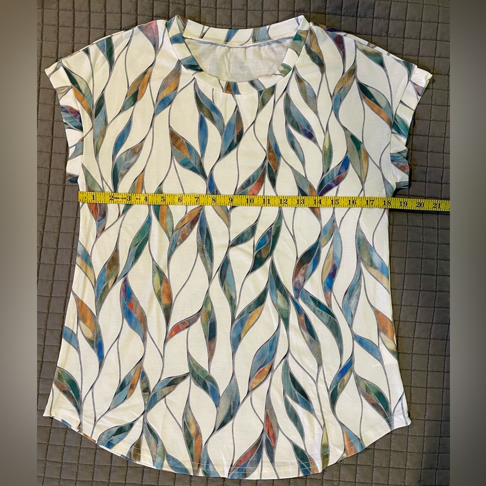 NWOT Multicolor Leaf Pattern Women's Top - Picture 4 of 5